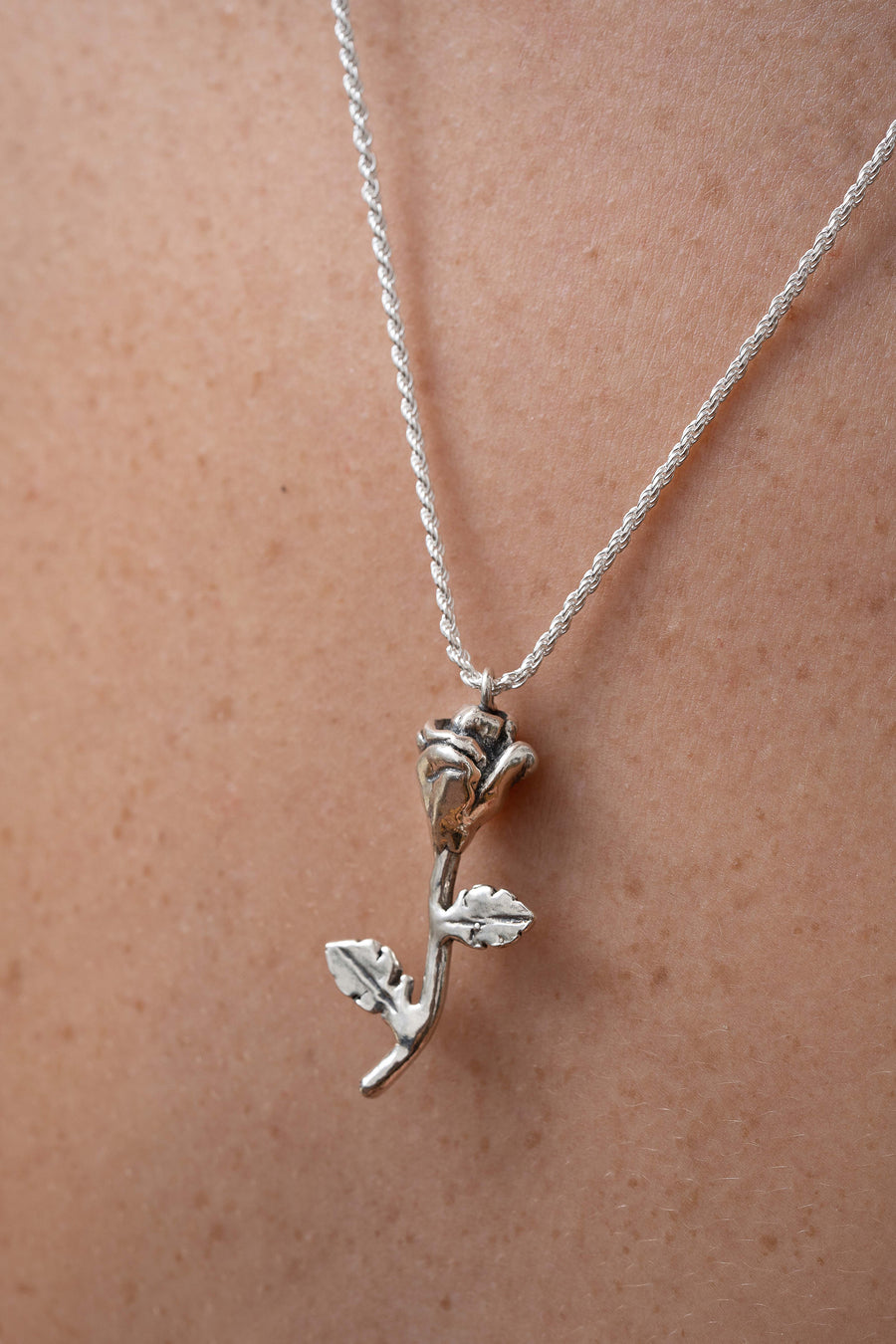 ROSE NECKLACE SILVER